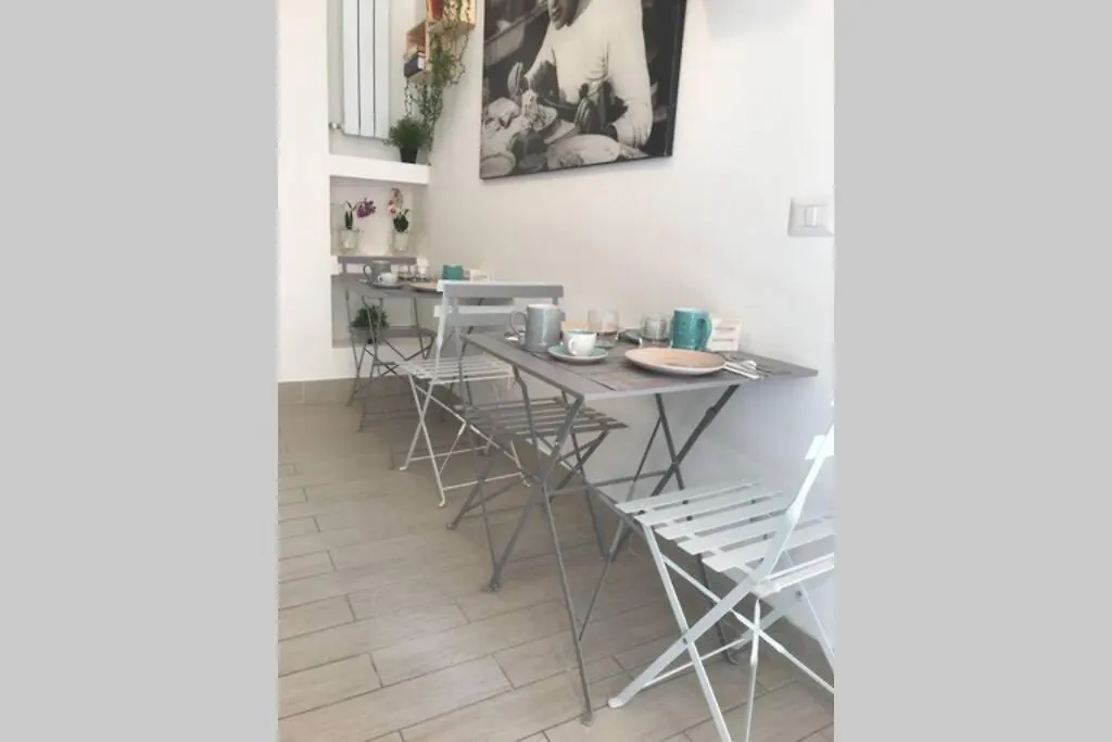 Dea Flora Home B&B Rome Italy